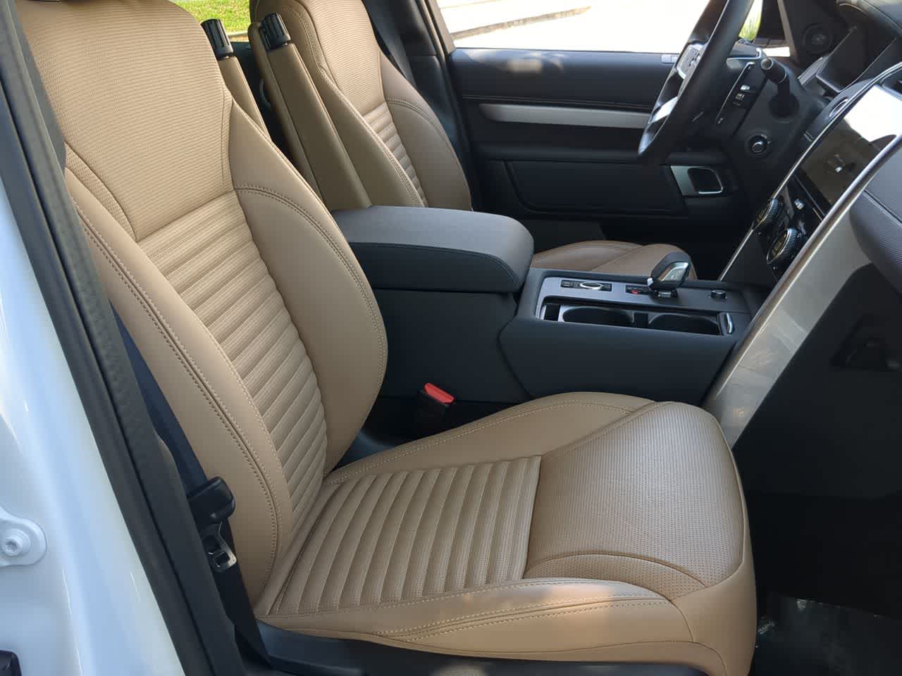 Thumbnail: 2025 Land Rover Discovery - 23