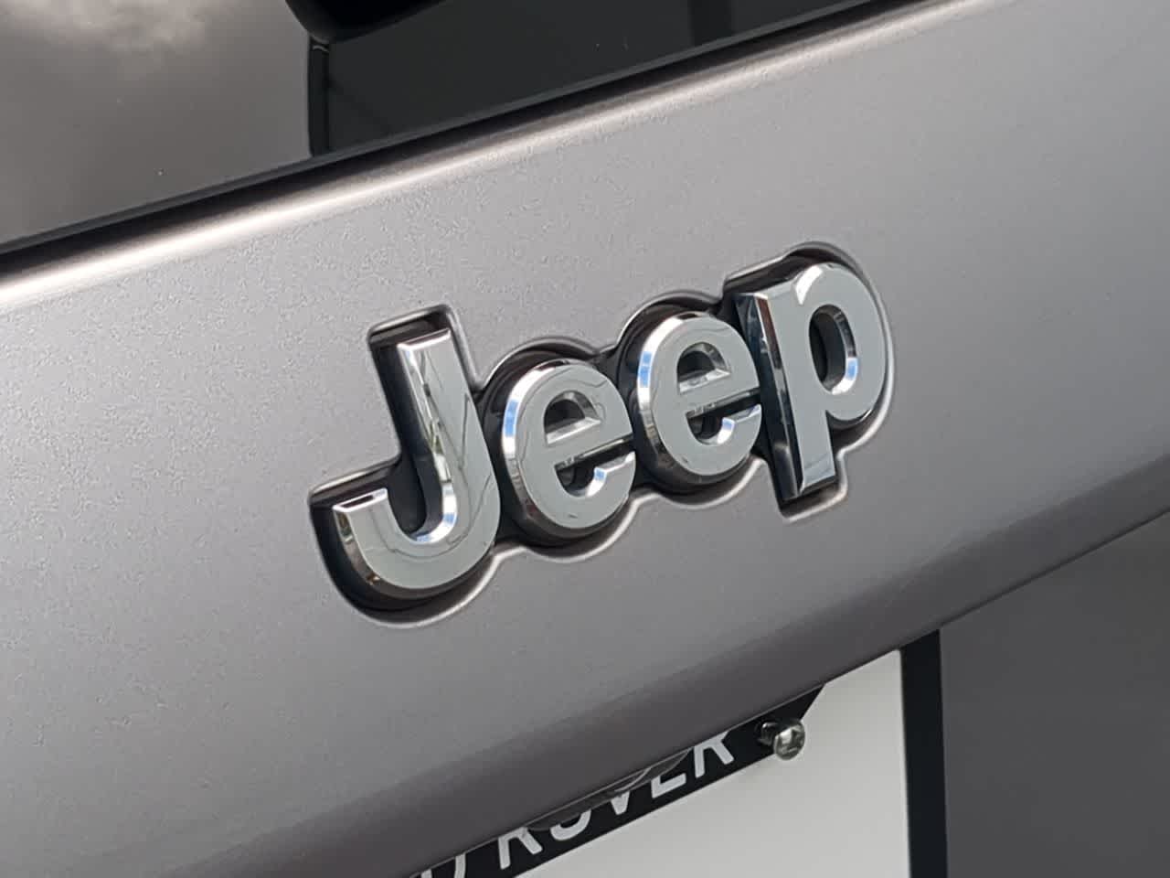 Thumbnail: 2019 Jeep Cherokee - 12