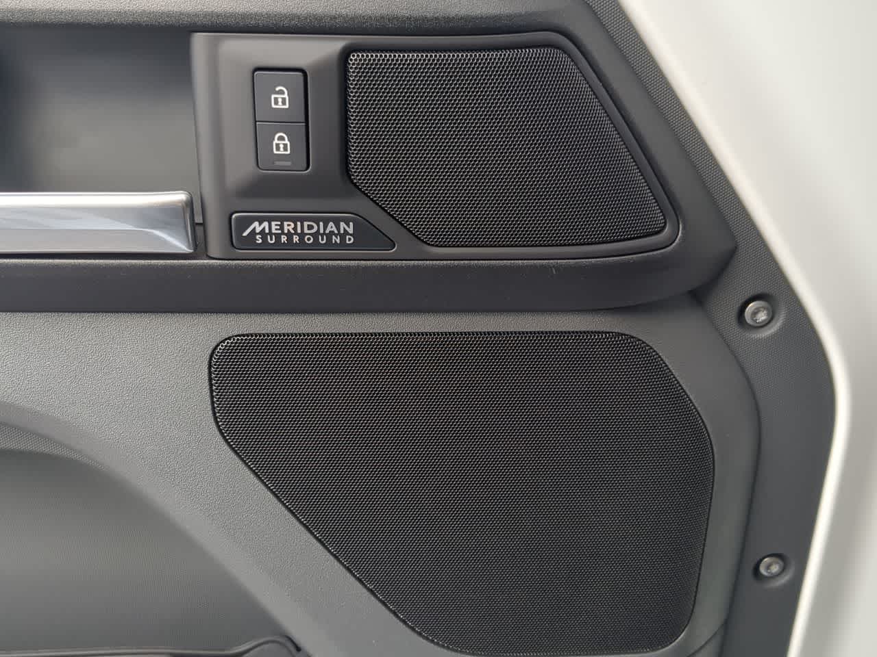 Thumbnail: 2025 Land Rover Defender - 33