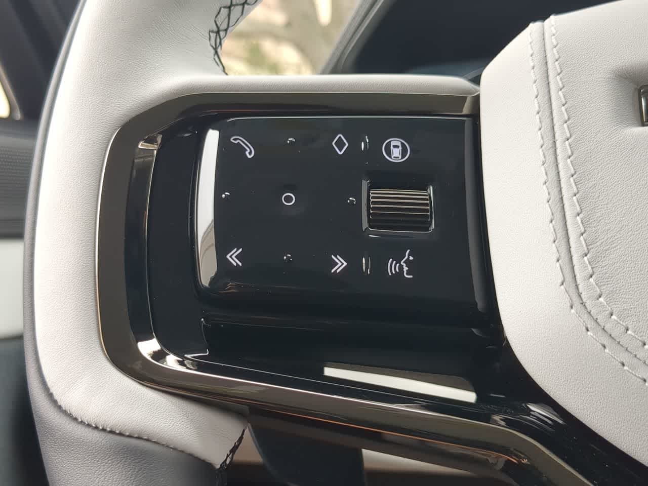 Thumbnail: 2026 Land Rover Range Rover Sport - 25