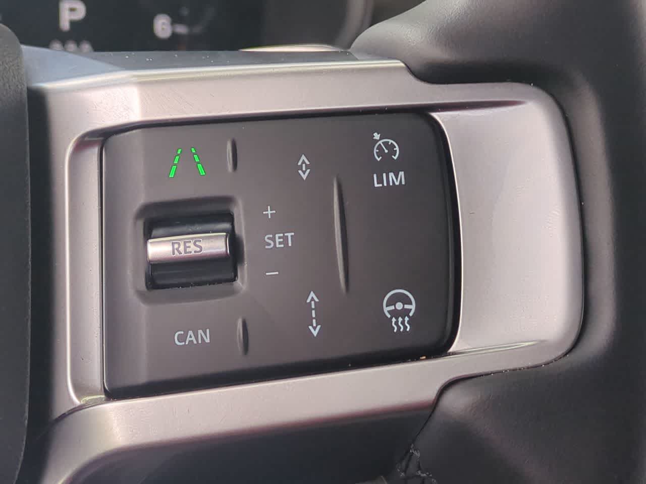 Thumbnail: 2025 Land Rover Discovery - 25