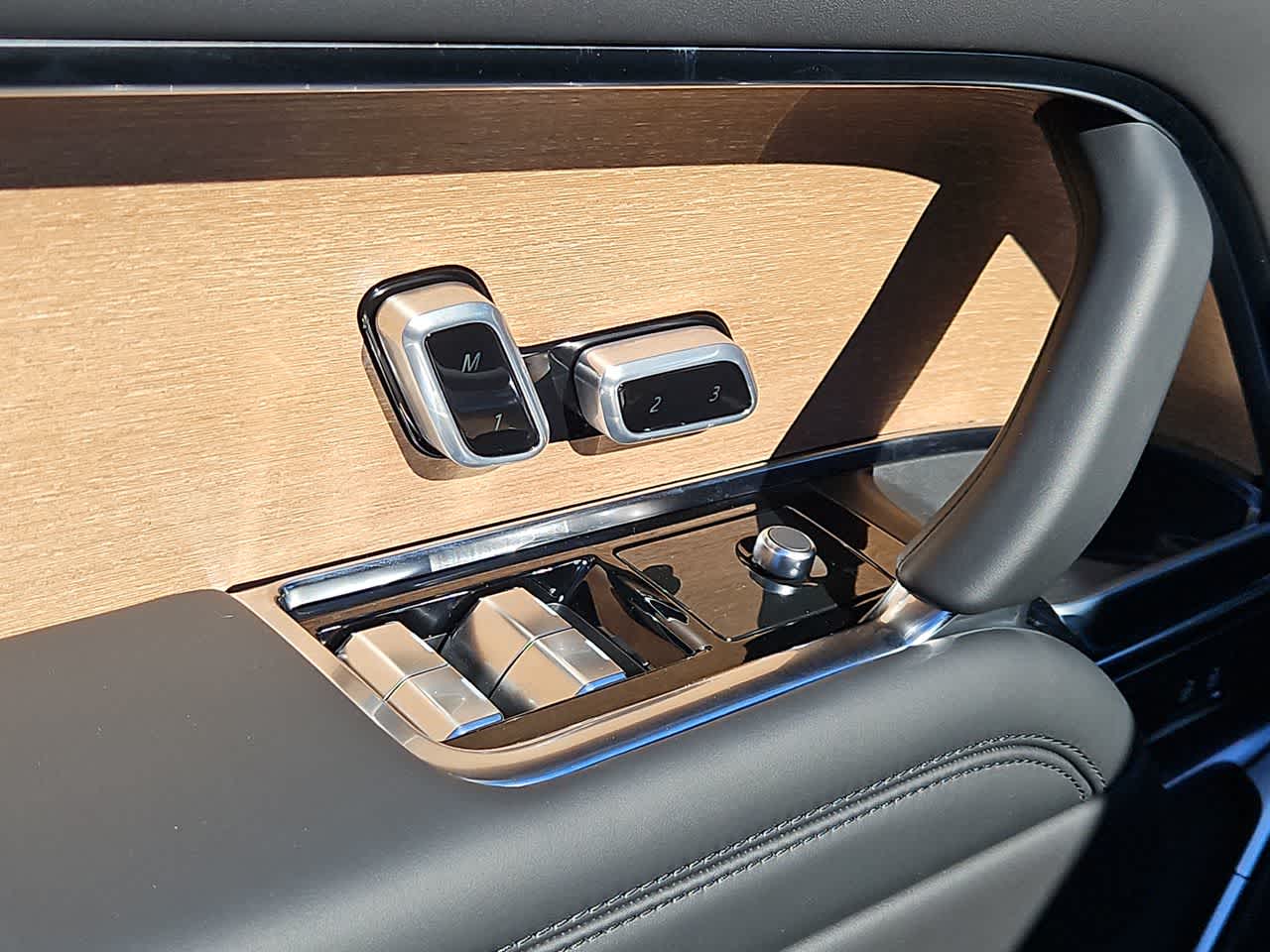 Thumbnail: 2026 Land Rover Range Rover - 16