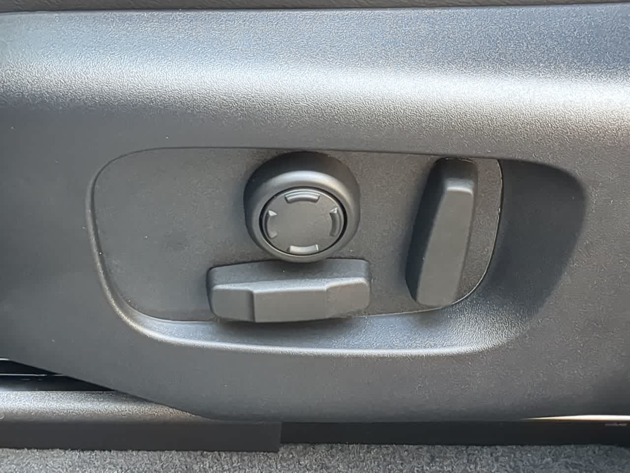 Thumbnail: 2026 Land Rover Range Rover Velar - 18