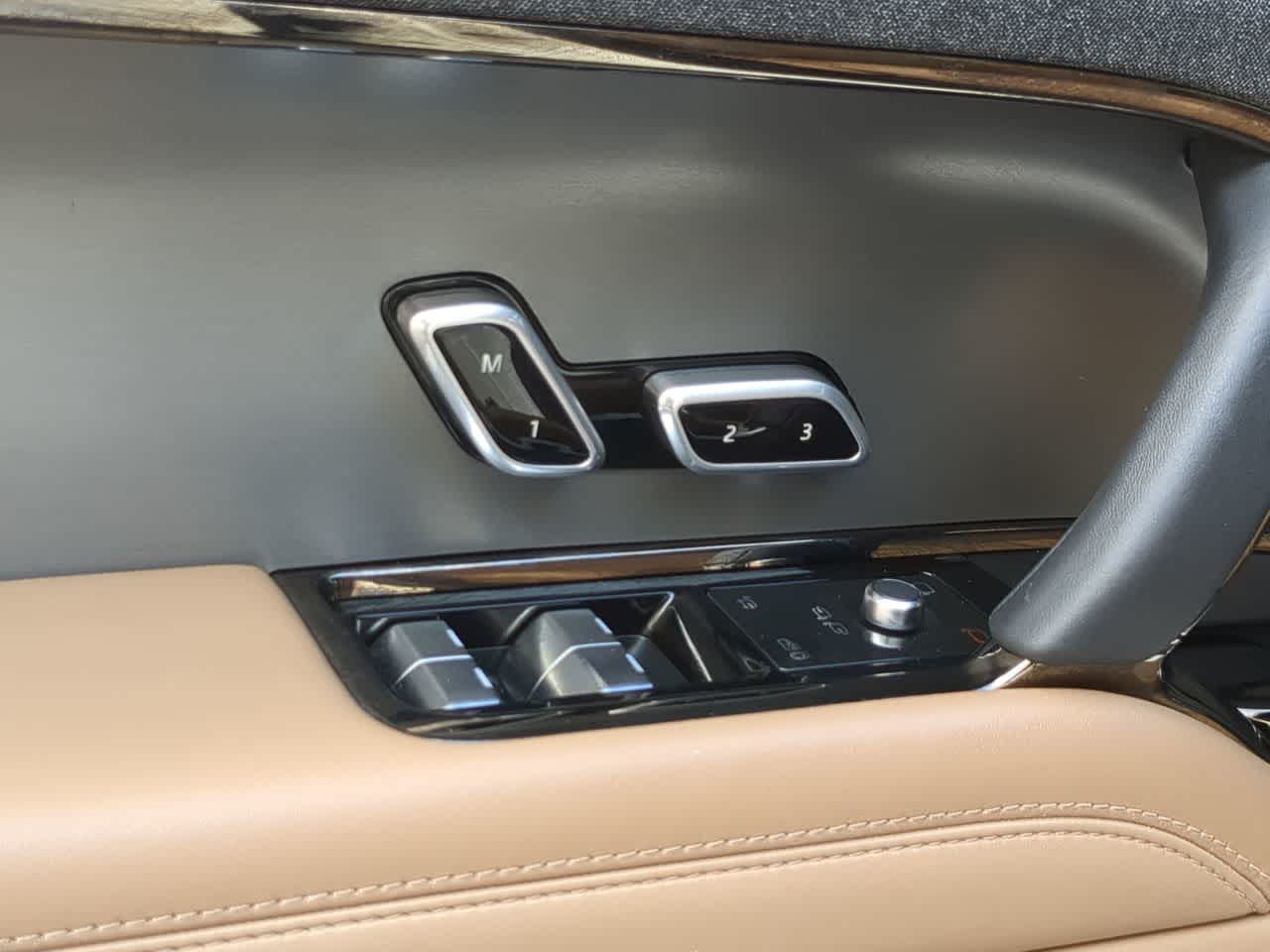 Thumbnail: 2025 Land Rover Range Rover Sport - 18