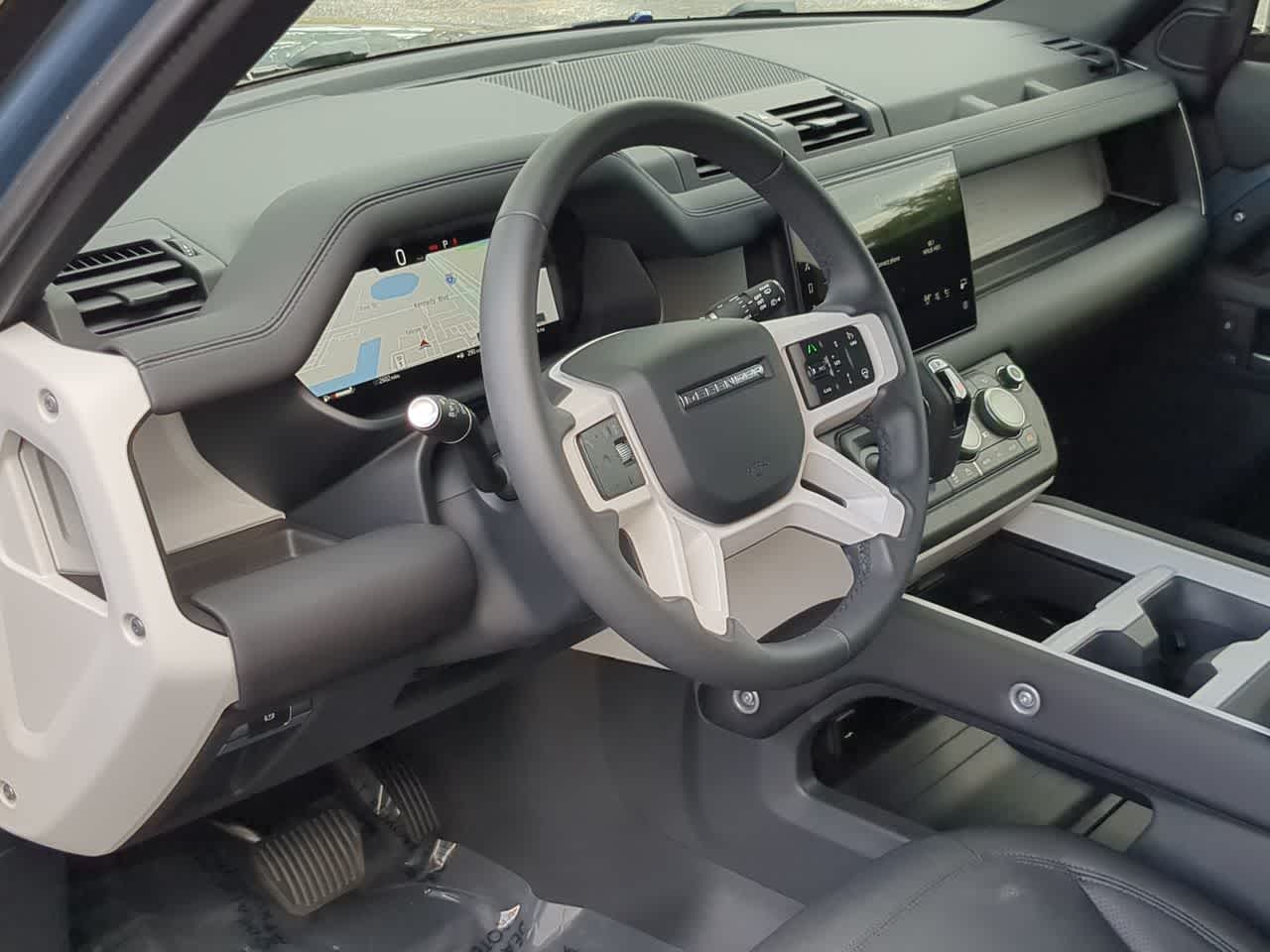 Thumbnail: 2025 Land Rover Defender - 10