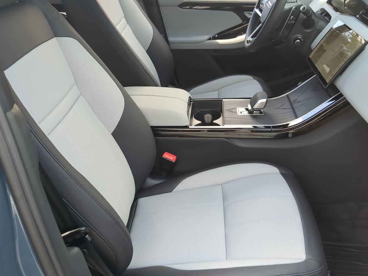 Thumbnail: 2026 Land Rover Range Rover Evoque - 24