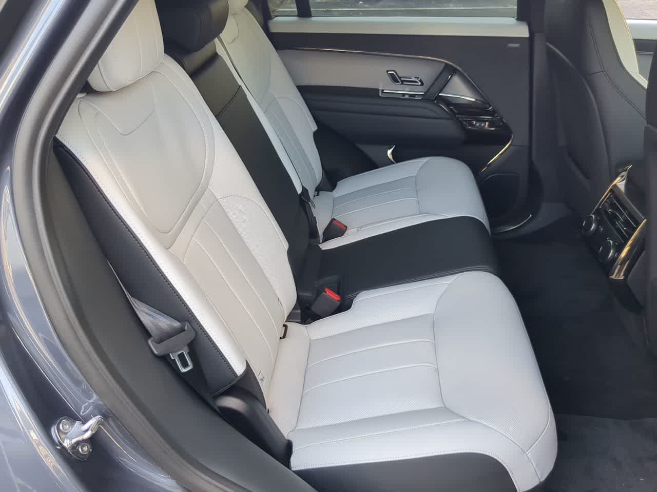 Thumbnail: 2025 Land Rover Range Rover Sport - 20