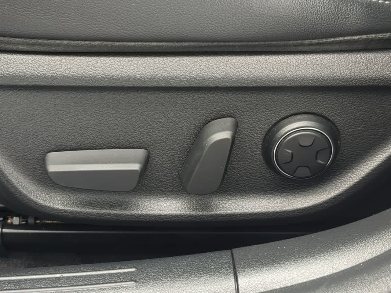 Thumbnail: 2022 Genesis G70 - 17