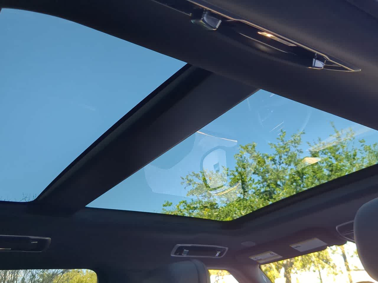 Thumbnail: 2025 Land Rover Range Rover - 23