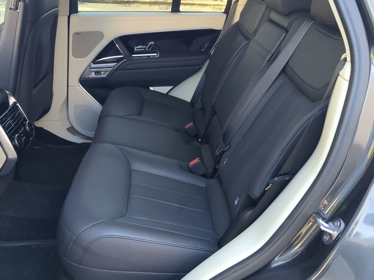 Thumbnail: 2023 Land Rover Range Rover - 20