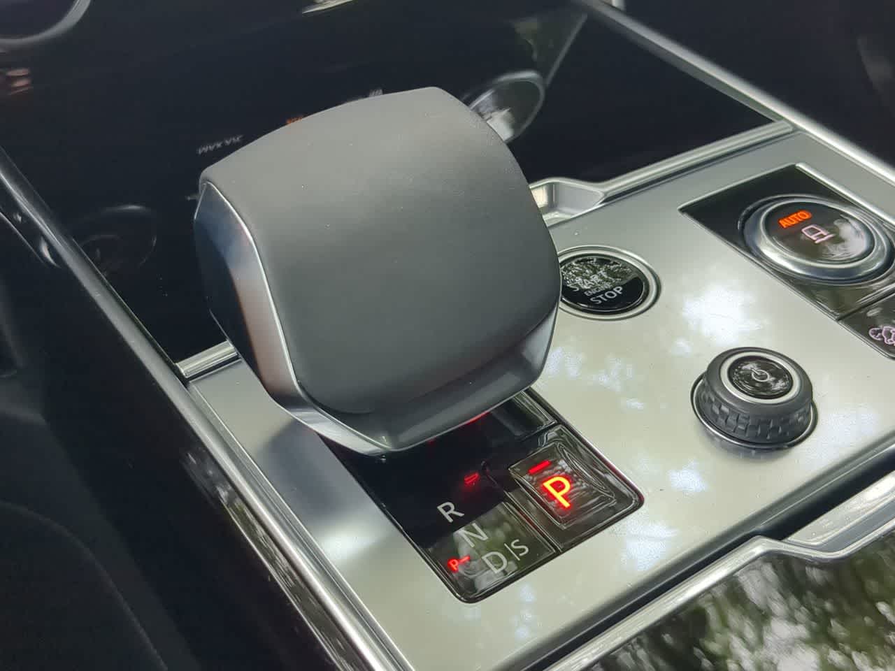 Thumbnail: 2023 Land Rover Range Rover - 32