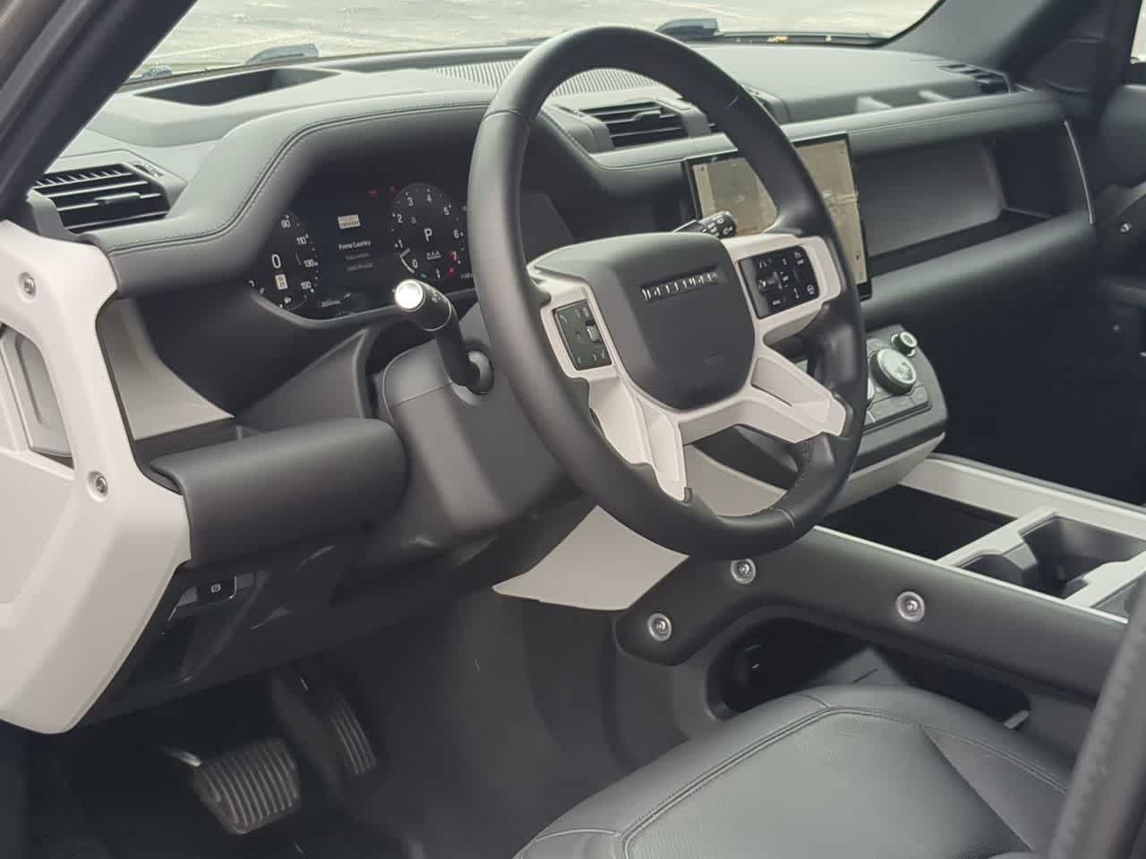 Thumbnail: 2025 Land Rover Defender - 10