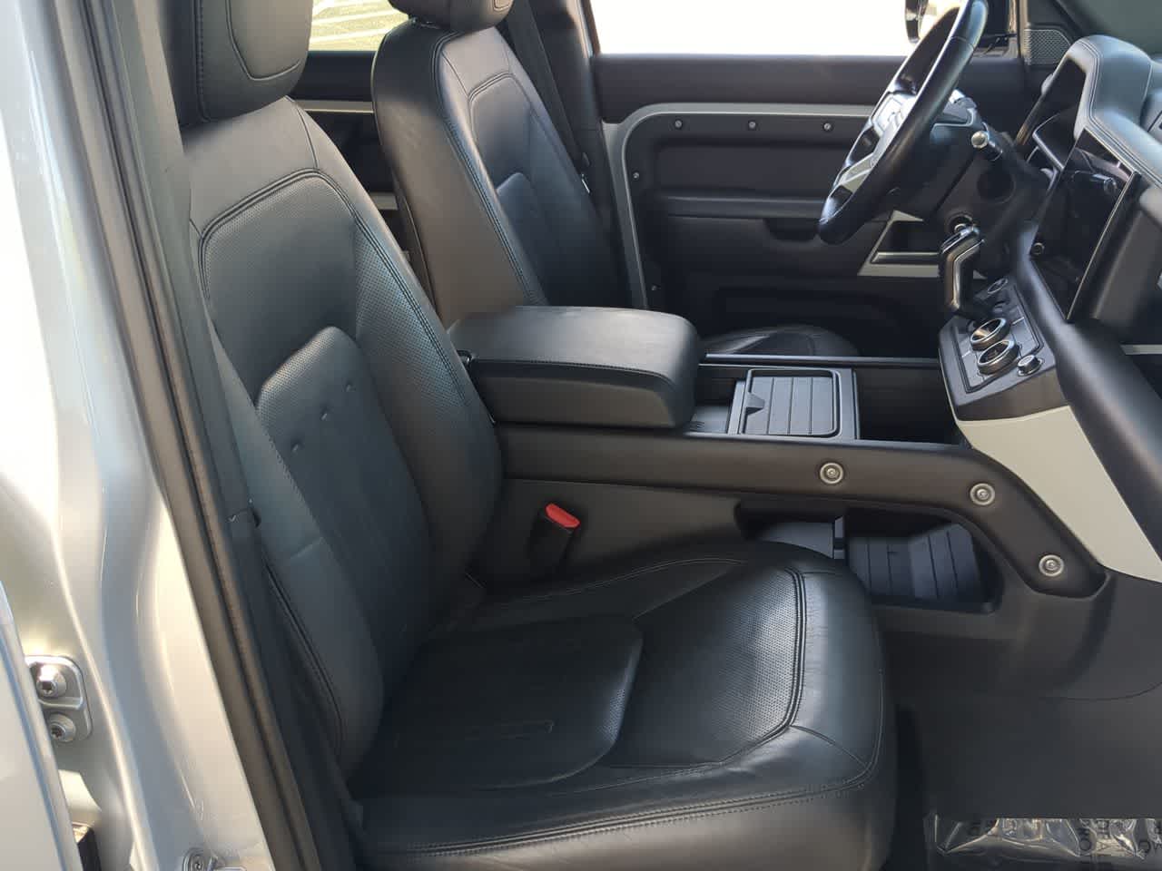 Thumbnail: 2022 Land Rover Defender - 24