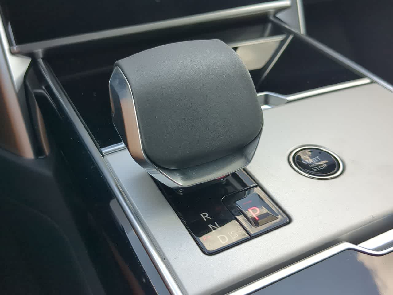 Thumbnail: 2026 Land Rover Range Rover - 33