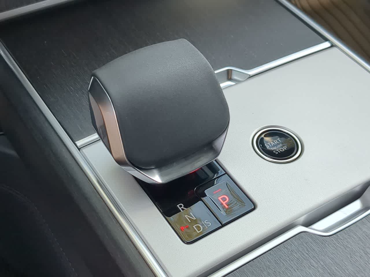 Thumbnail: 2026 Land Rover Range Rover - 35