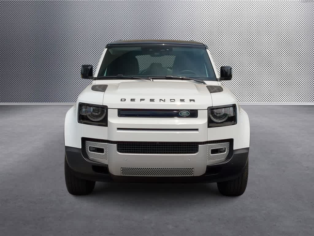 2025 Land Rover Defender 110 S photo 3