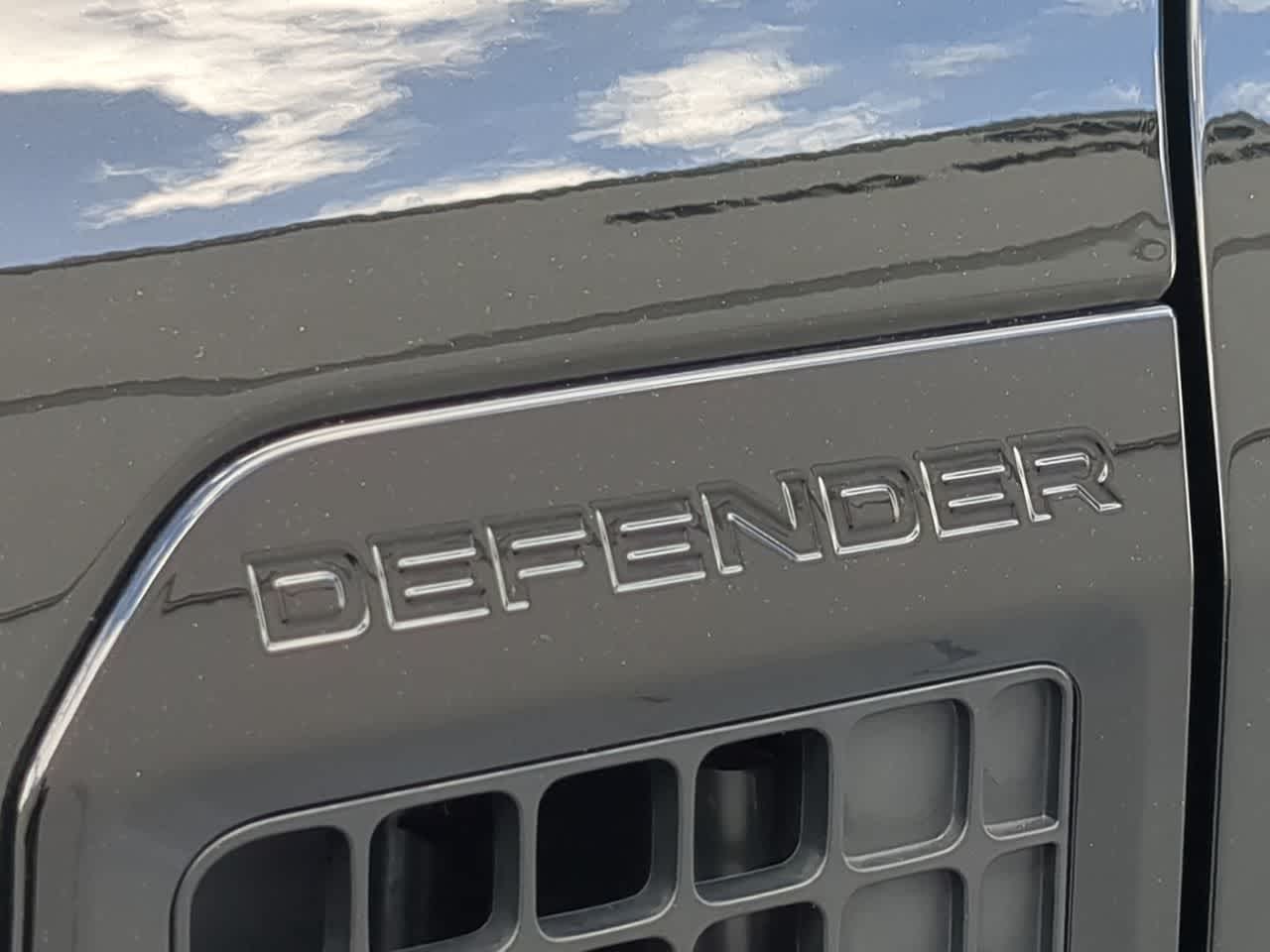 Thumbnail: 2025 Land Rover Defender - 13