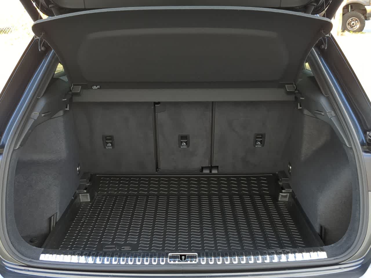 Thumbnail: 2025 Audi Q3 - 35