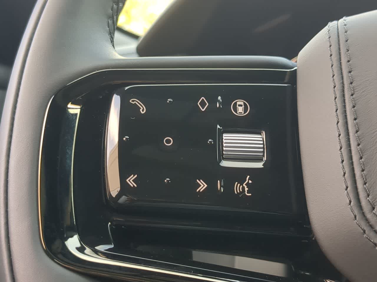 Thumbnail: 2026 Land Rover Range Rover Velar - 26