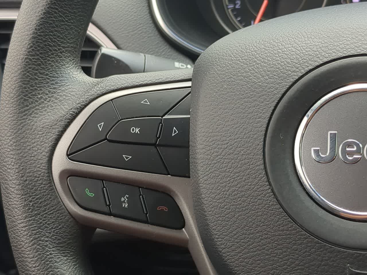 Thumbnail: 2019 Jeep Cherokee - 24