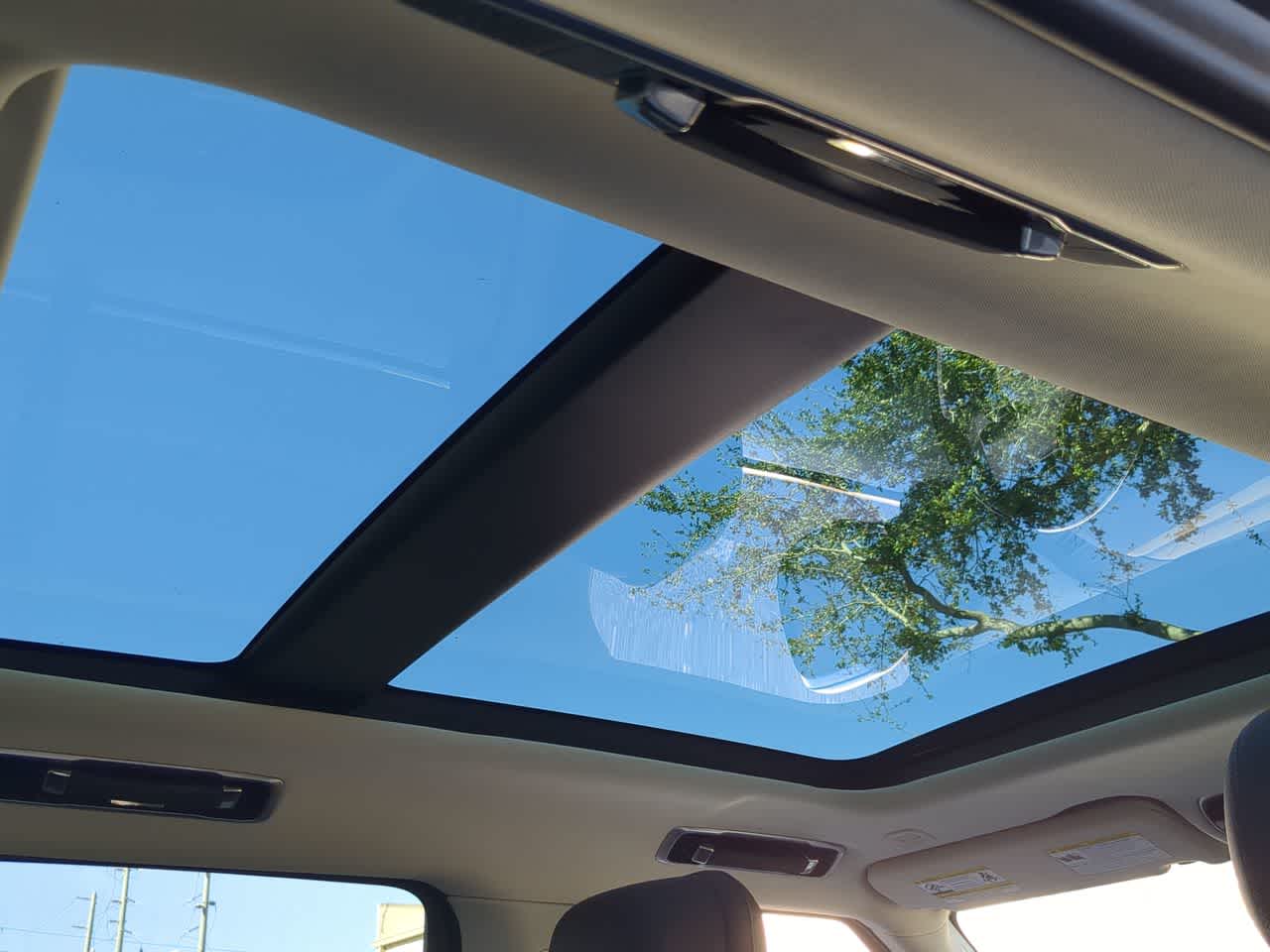 Thumbnail: 2023 Land Rover Range Rover - 22