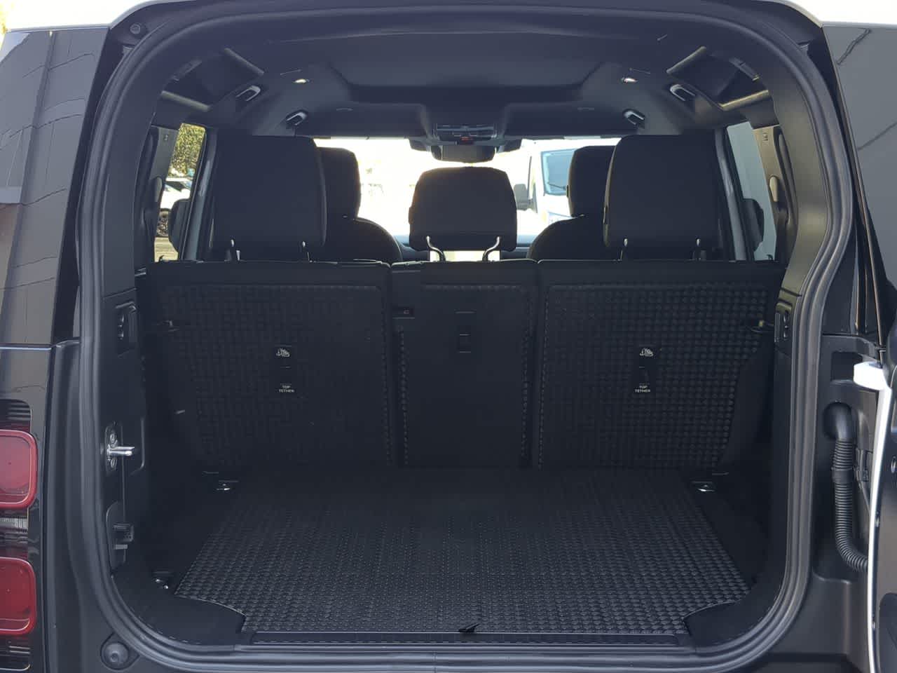 Thumbnail: 2025 Land Rover Defender - 36