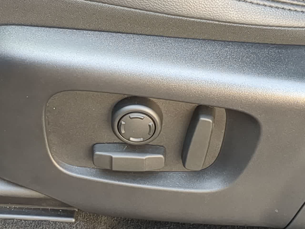 Thumbnail: 2025 Land Rover Discovery Sport - 18