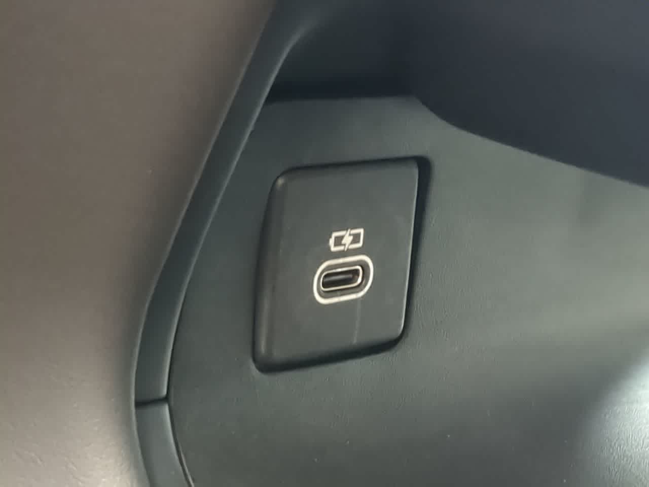 Thumbnail: 2025 Land Rover Range Rover Sport - 32