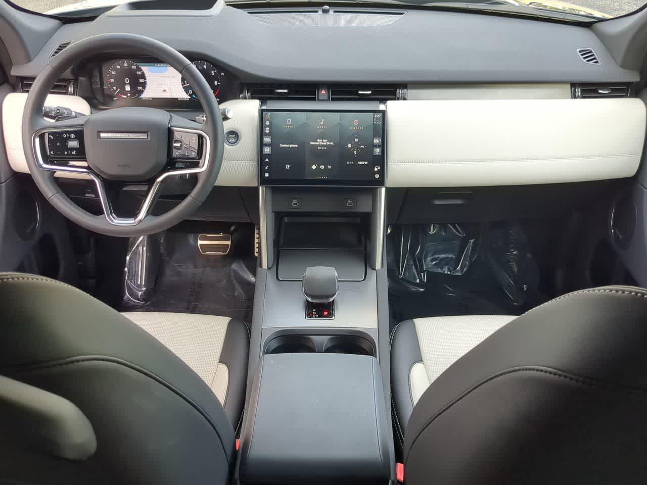 Thumbnail: 2025 Land Rover Discovery Sport - 15