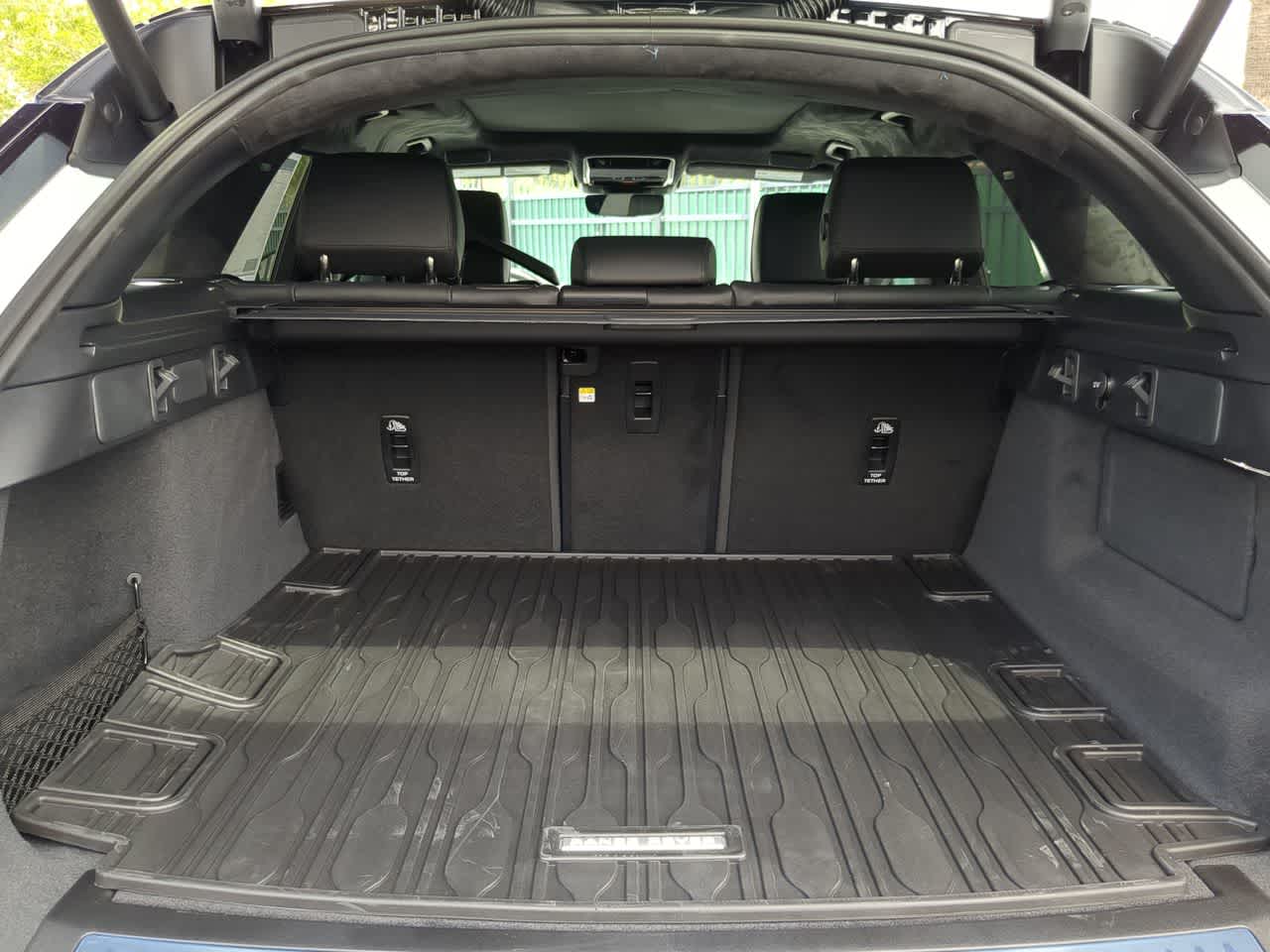 Thumbnail: 2026 Land Rover Range Rover Velar - 36