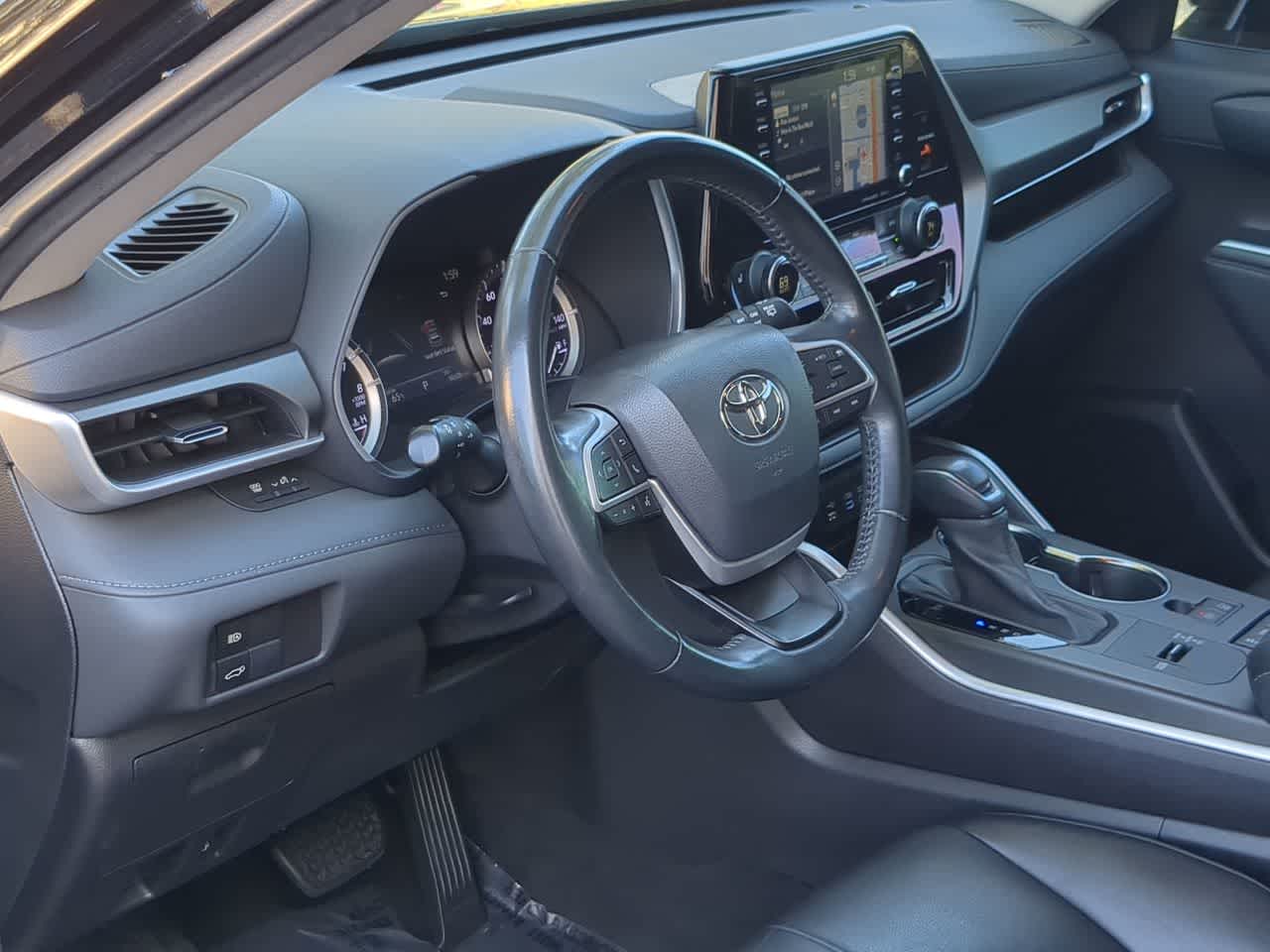 Thumbnail: 2022 Toyota Highlander - 10