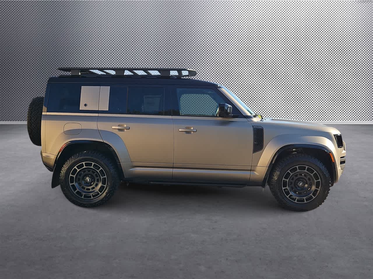Thumbnail: 2025 Land Rover Defender - 9