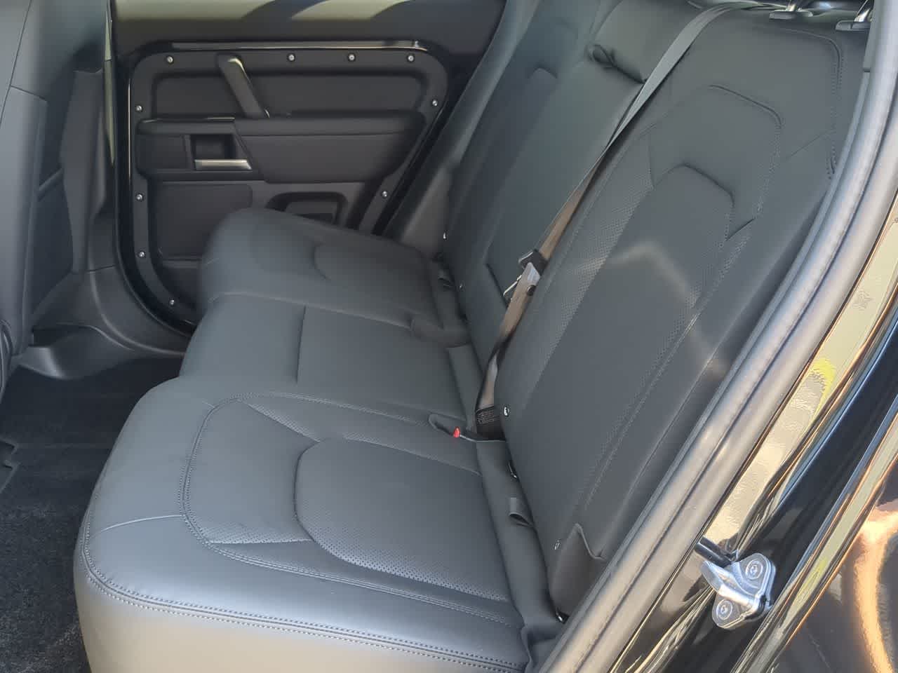 Thumbnail: 2025 Land Rover Defender - 21