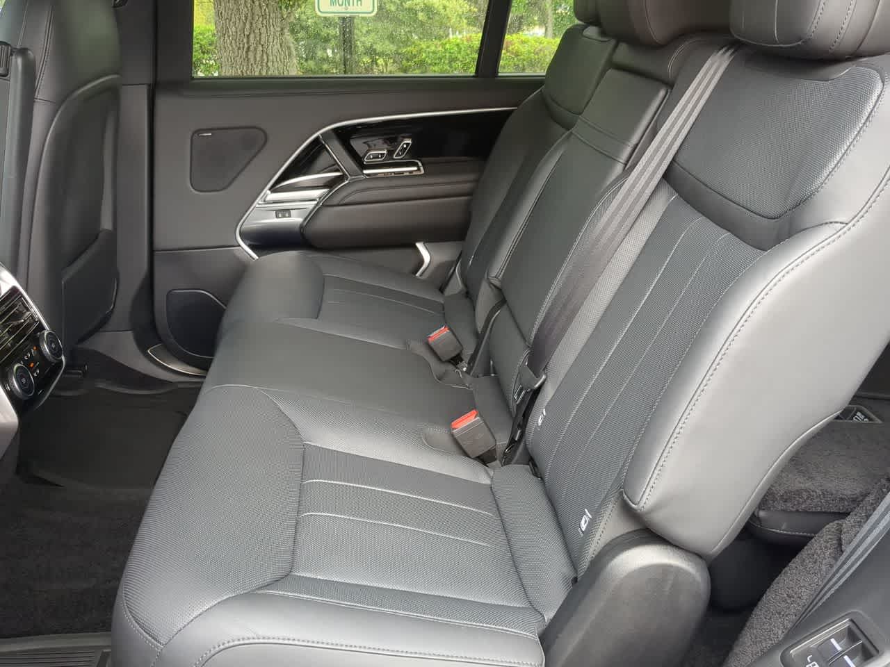 Thumbnail: 2023 Land Rover Range Rover - 19