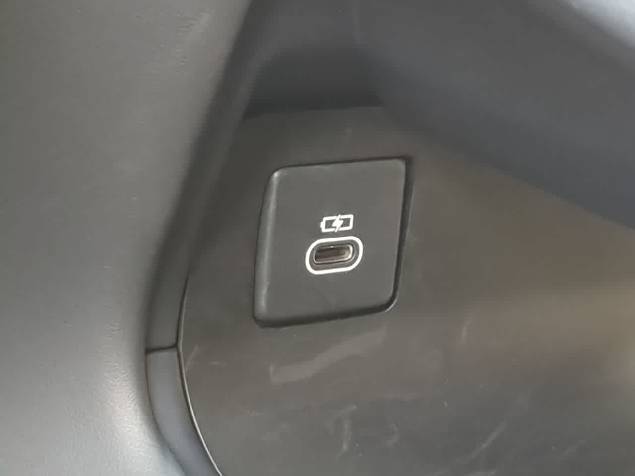 Thumbnail: 2025 Land Rover Range Rover Sport - 32