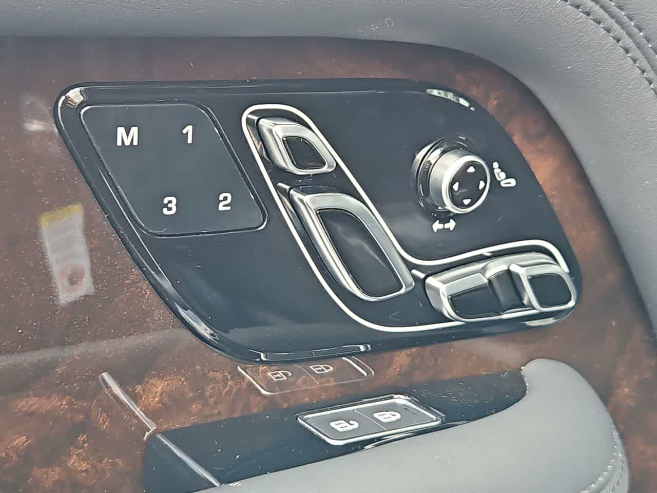 Thumbnail: 2022 Land Rover Range Rover - 18