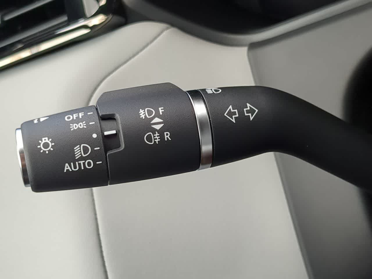 Thumbnail: 2026 Land Rover Range Rover Velar - 28