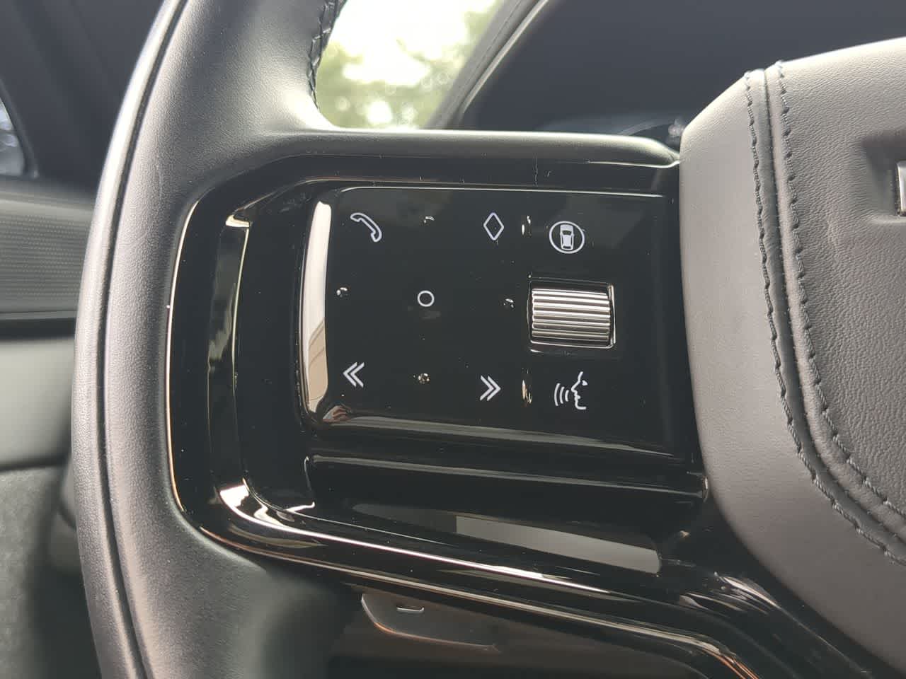 Thumbnail: 2024 Land Rover Range Rover Sport - 24