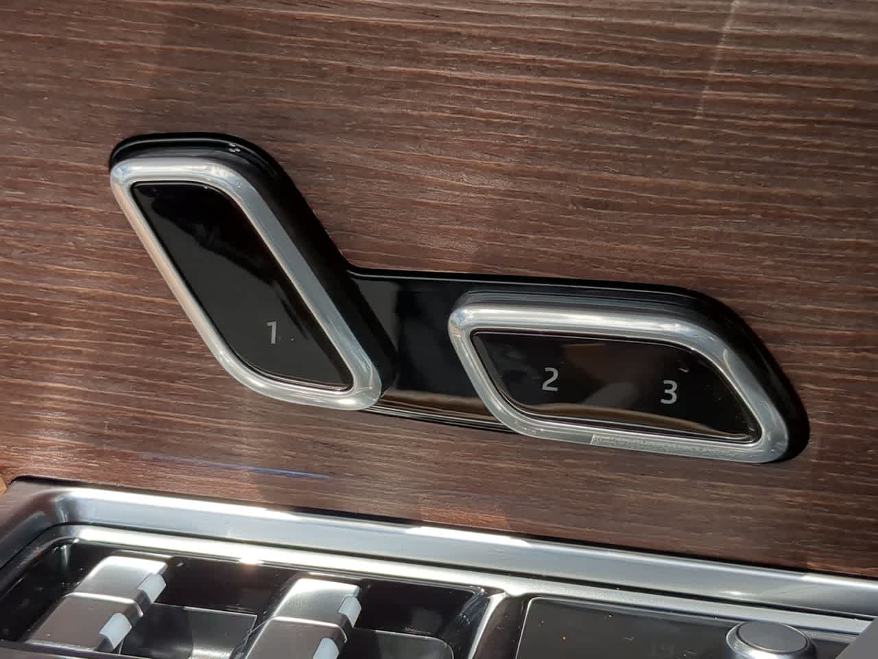 Thumbnail: 2025 Land Rover Range Rover - 16