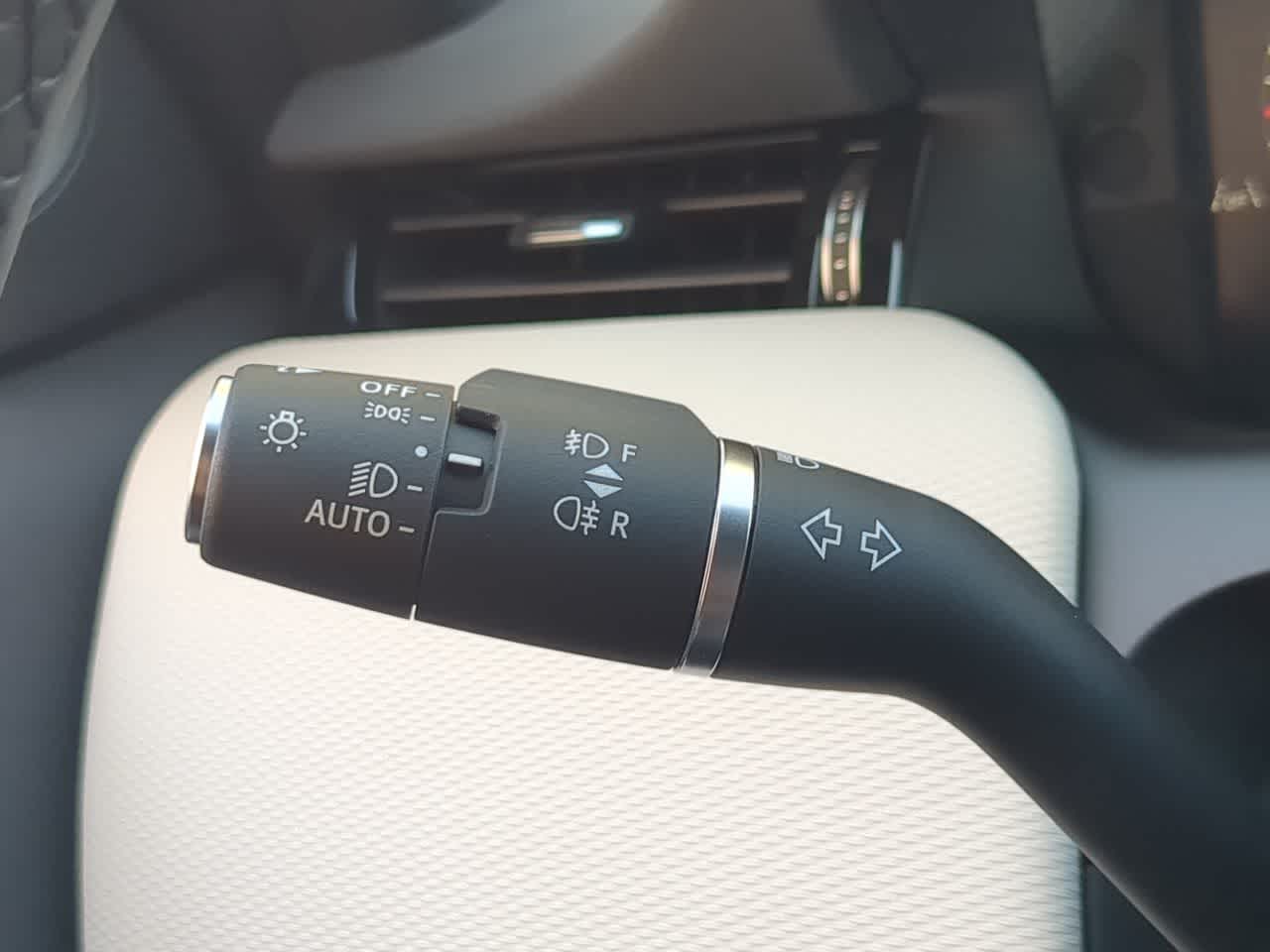 Thumbnail: 2026 Land Rover Discovery Sport - 28