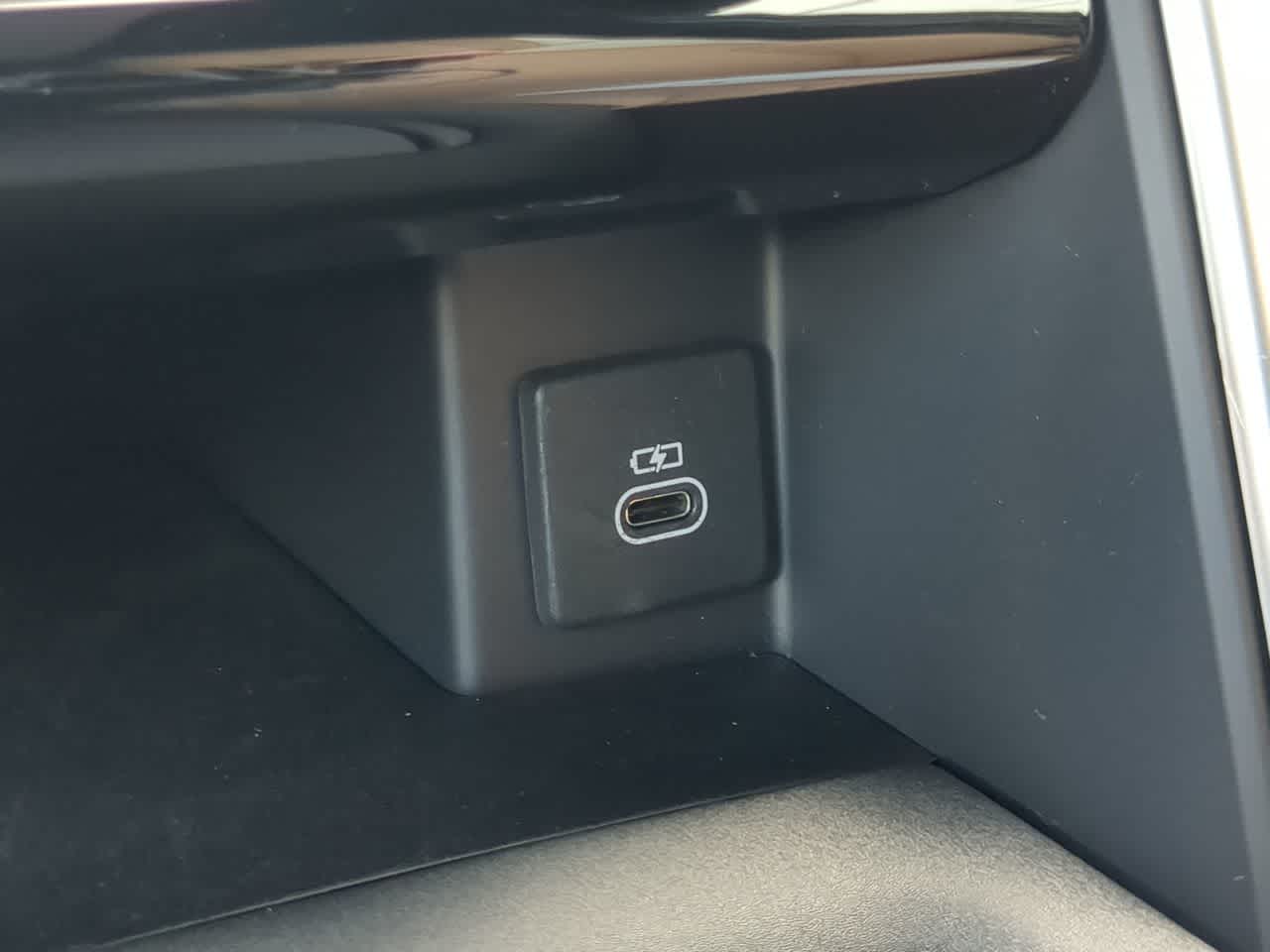 Thumbnail: 2025 Land Rover Discovery - 34