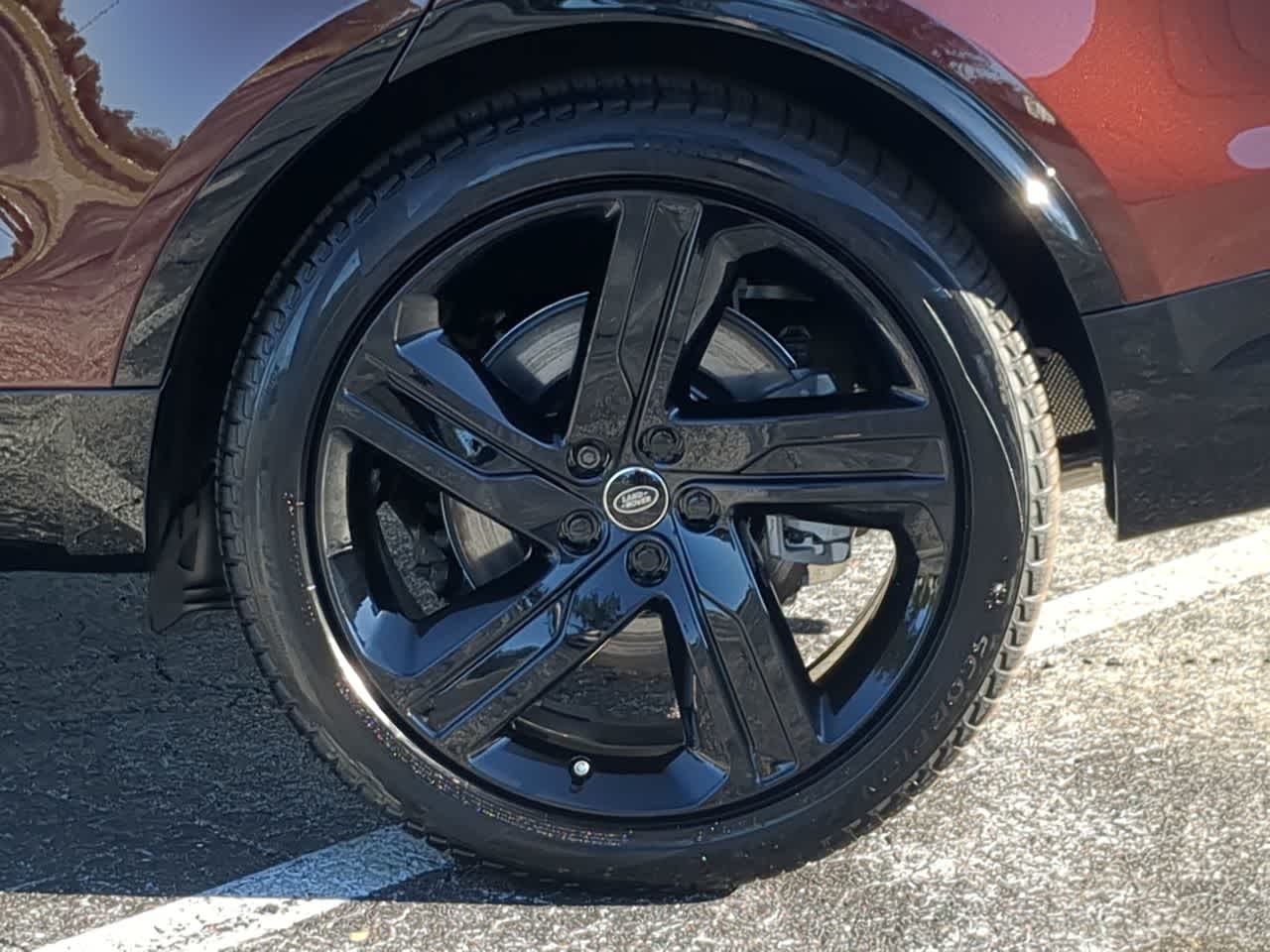 Thumbnail: 2026 Land Rover Discovery - 14