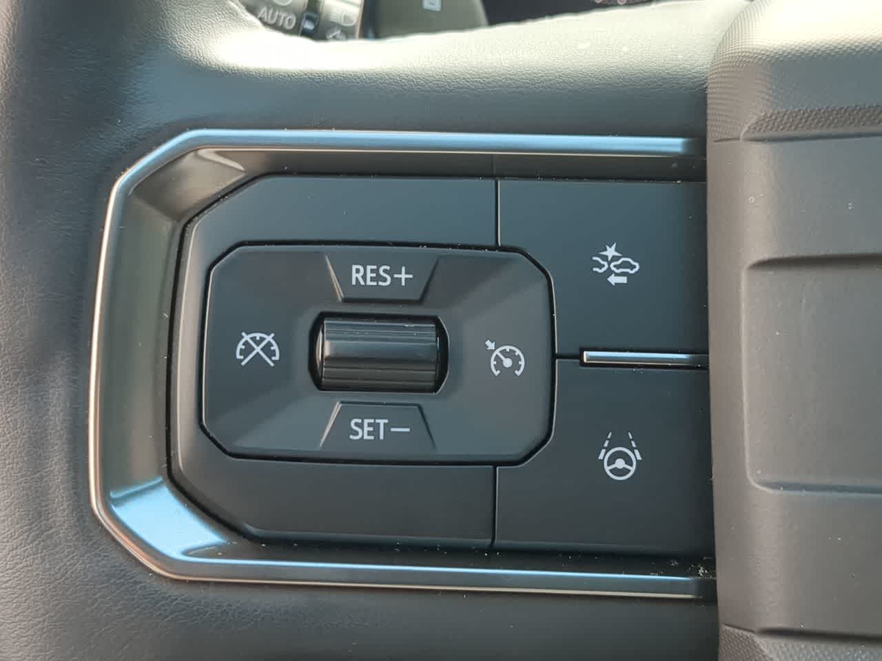 Thumbnail: 2023 GMC Hummer EV - 25