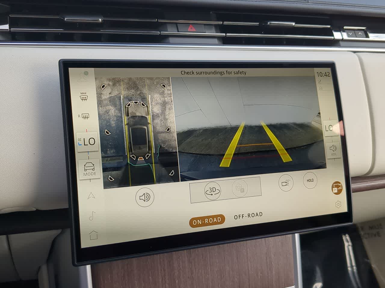 Thumbnail: 2026 Land Rover Range Rover - 31