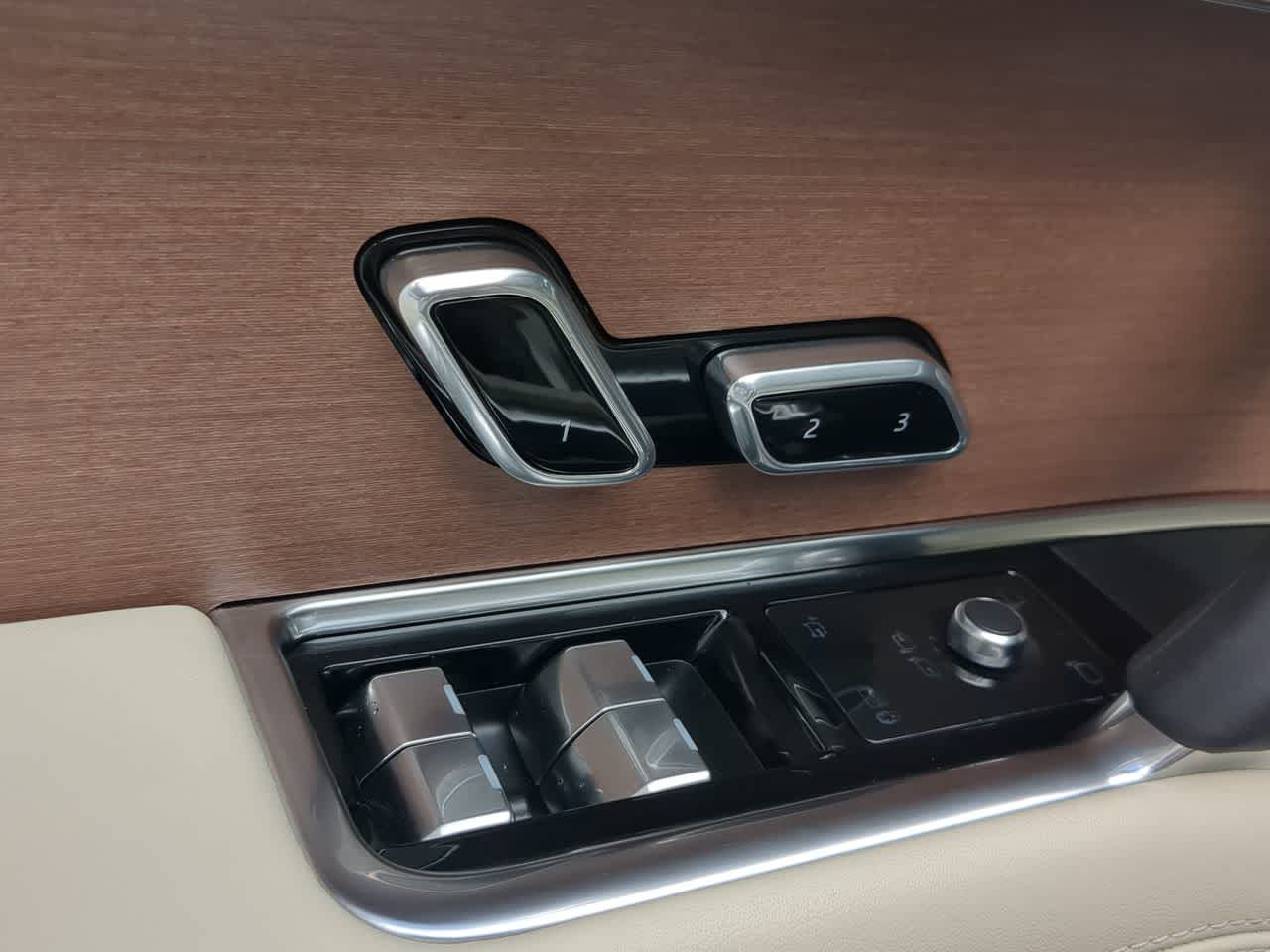 Thumbnail: 2023 Land Rover Range Rover - 18
