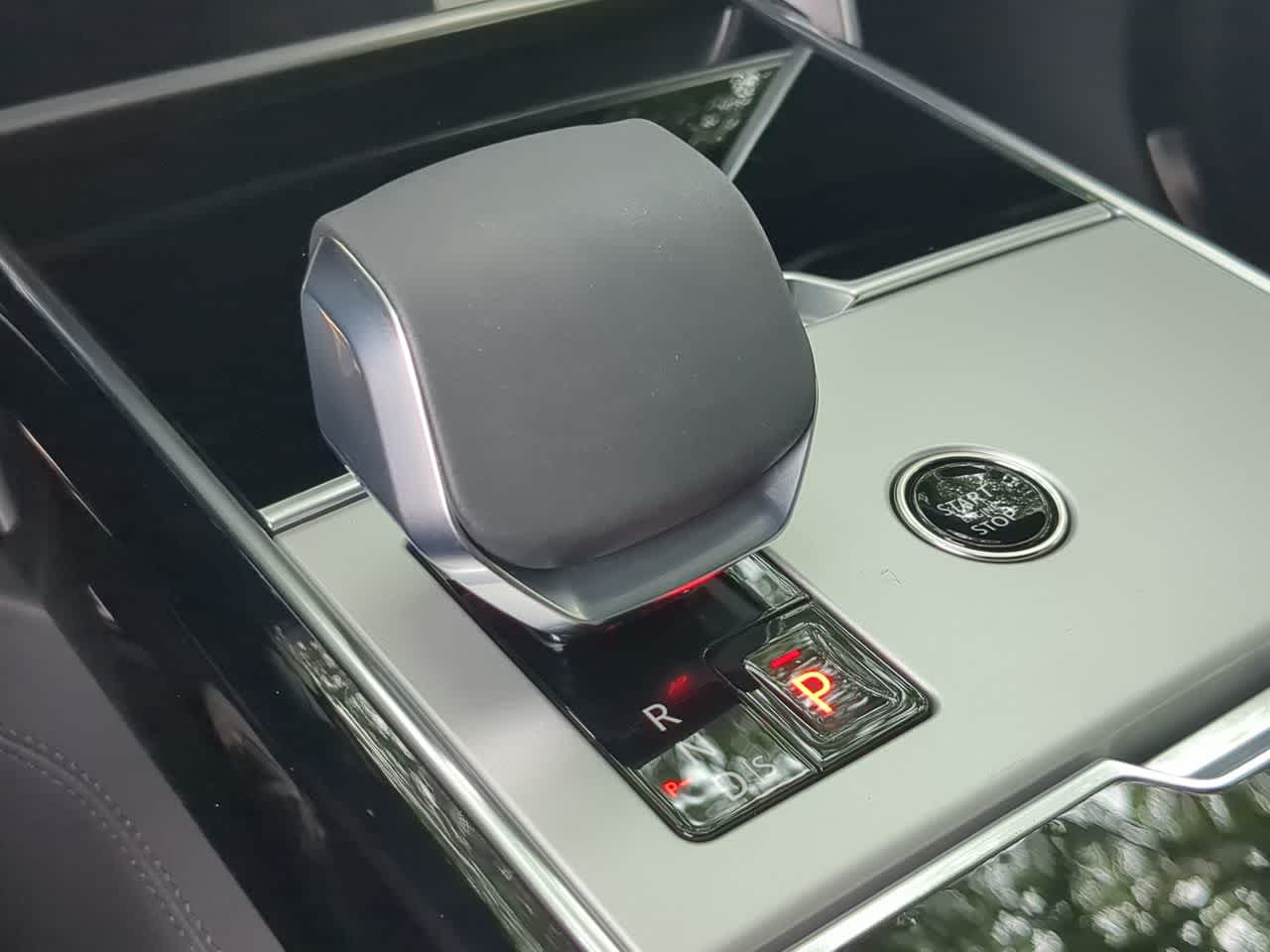 Thumbnail: 2026 Land Rover Range Rover - 34