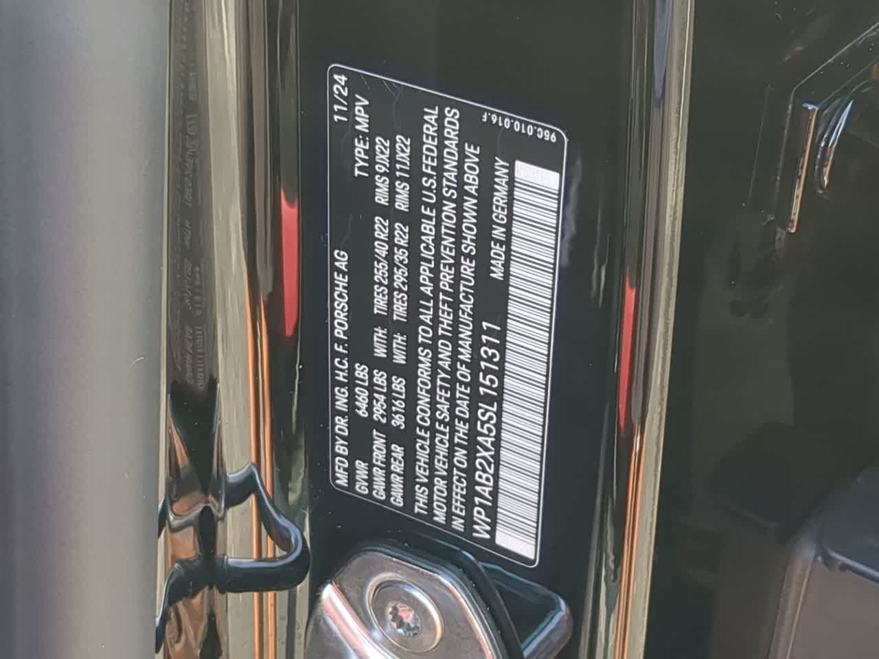 Thumbnail: 2025 Porsche Macan - 37