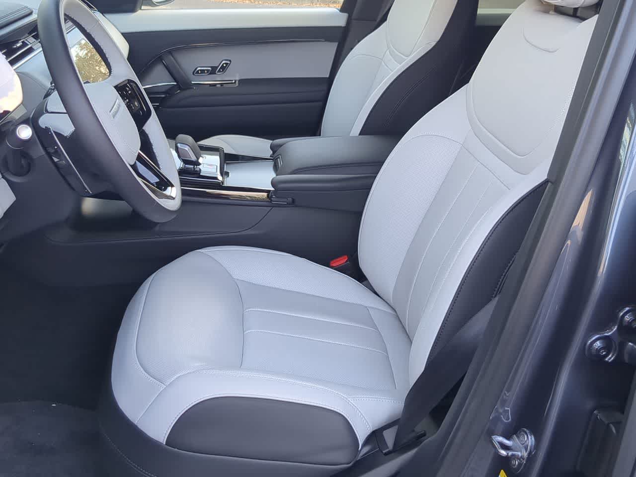 Thumbnail: 2025 Land Rover Range Rover Sport - 15