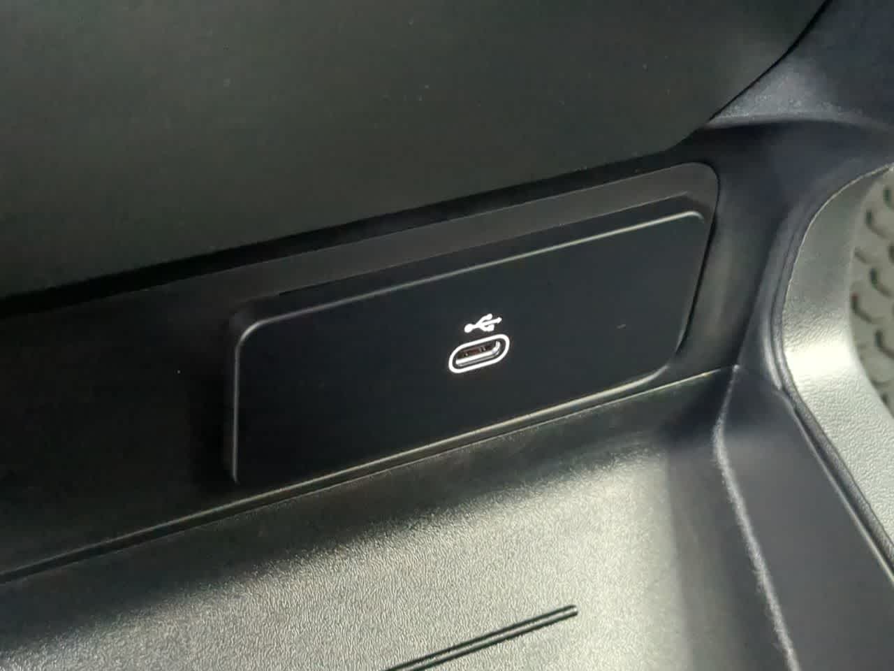 Thumbnail: 2025 Land Rover Defender - 34