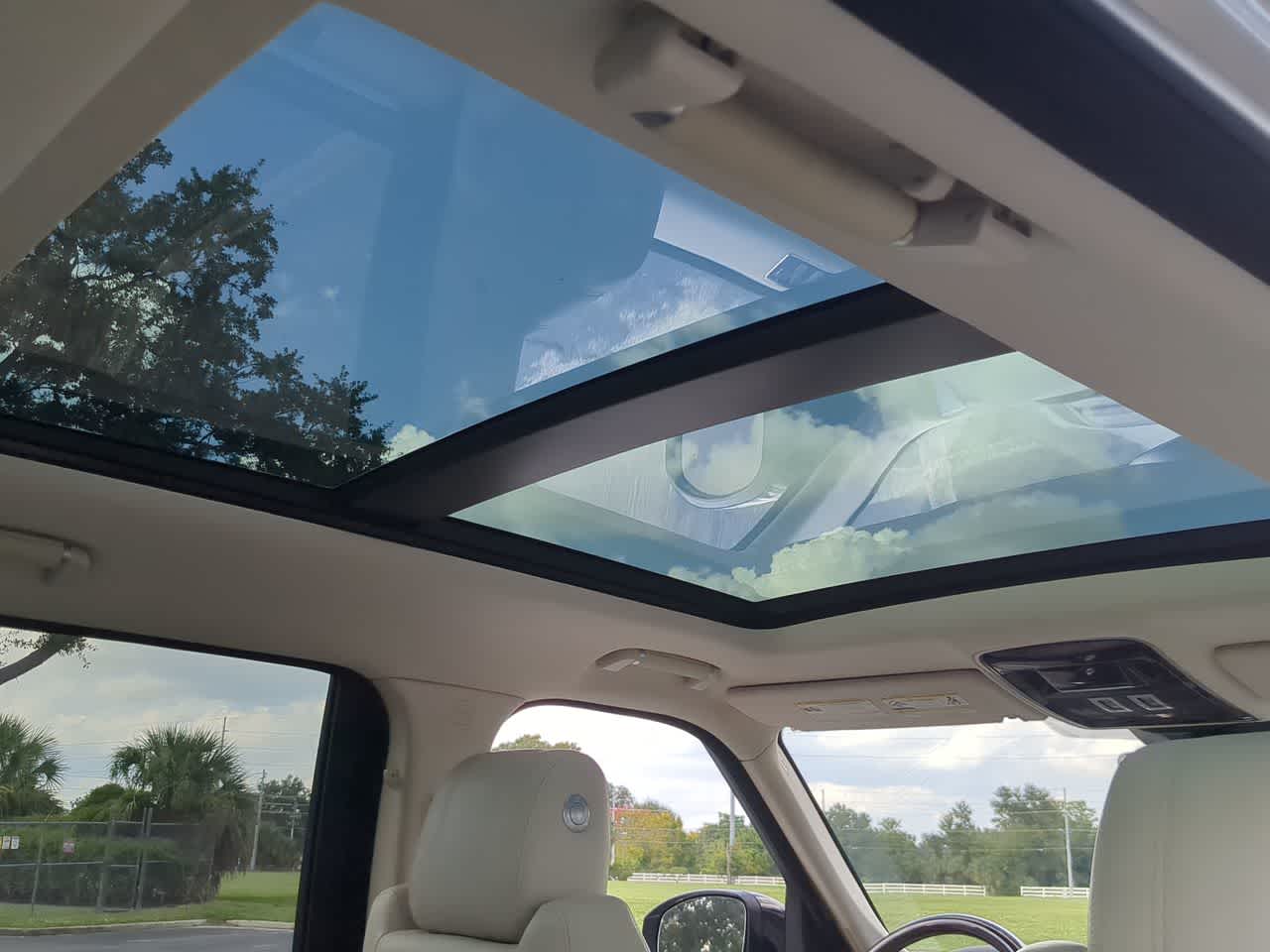 Thumbnail: 2017 Land Rover Range Rover - 21